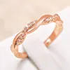 Bröllopsringar Huitan Fancy Women's Finger Ring Twist Band med mousserande kubiskt zirkonium Engagemang mode mångsidiga smycken