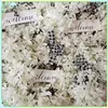 装飾的な花の花輪歓迎ロゴバッファロー格子縞とホワイトドッグウッドスプリングリースファロ格子縞のホームドアハングT230512