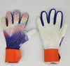 Gagnant des gants d'or de la Coupe du monde du Qatar 2022, Emiliano Martinez, même gants de gardien de but KL