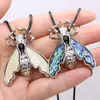 Pendentif Colliers 6 PCS En Gros Naturel Abalone Blanc Shell Insectes Volants Alliage Collier Pour Femme Fabrication De Bijoux DIY Cadeau