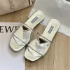 Designer Slipper Women Shoe Gold Rótulo Couro transparente Slippers planos Fashion Shoes ao ar livre de verão Sapatos casuais