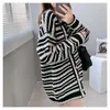 Kvinnors stickor Franska randig färgblockerande tröja Cardigan Women Autumn Winter Fashion Korean Loose Side Button Sticked Coat All-Match