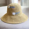 Breda brimhattar kvinnor handgjorda sommarsol hatt blomma broderier stora taks strand halm natur mössa temperamentet platt hopfällbart