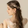 Hårklipp Boho Gold Color Branch Comb Pearls Bridal smycken Floral Kvinnor Huvudstycke Handgjorda bröllopstillbehör