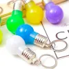 Farbwechselnder LED-Licht-Schlüsselanhänger, Mini-Glühbirne, Taschenlampe, Schlüsselanhänger, Mini-LED-Schlüsselanhänger, Glühbirnen, bunte Lichter, Schlüsselanhänger, Glühbirne, Spielzeug, Geschenk, DBC DH1093