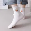 Koreanische Mann Socken Großhandel Baumwolle Kompression neue Damenversion in der Röhre wilde süße japanische Student Herbst und Winter Regenbogen