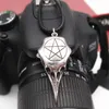 Colares pendentes Pentagram Crow Skull Hollow Colar Colar para homens e mulheres Rock europeu American Rock Dark Fashion Jewelry VGN238