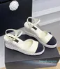 2023 Designer sandalen vrouwen sexy hoge hakken buiten comfortabele platte schoenen trouwjurk zwart witte schoen enkelband sandalen met doos 35-40