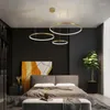 シャンデリアモダン4リングシャンデリアゴールドリビングルームラウンドハンギングライトフィクスチャーシンプルな家の装飾豪華な天井LED PEMDANT