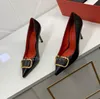 Marke Sandalen für Frauen High Heels Spitz Freizeitschuhe Klassiker Metallschnalle Dünne Ferse 6 cm 8 cm 10 cm Echtes Leder Sexy Flache Sommer Rote Hochzeitsschuhe b46