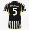 Maglia 23 24 Jerseys de futebol Juve Men Kit Kit Fãs Jogador 2023 2024 POGBA DI MARIA MAGLIE Camisa de futebol Maillot Vlahovic Milik Chiesa Danilo Locatelli Cuadrado Zebra