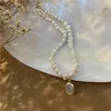 Chaînes 2023 Vintage coréen tempérament Baroque collier de perles d'eau douce pendentif pierre de lune chaîne de clavicule pour femme bijoux