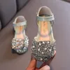 Slipper Girls Sandals Summer Princess Shoes Sequin Bow Kids Mite Pearl Dance Single Casual Shoe Detry Sward Wedding 230511