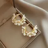 Stud Luksusowe białe kisami Pearl Flower Hoop For Women Exvquacite Cyrron K inkurację Prezent biżuterii