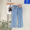 Jeans Primavera Ragazze Denim Pantaloni a zampa aperta Abbigliamento per bambini Neonata Cotone di qualità Boot Cut Jeans Bottoni per bambini Jeans a gamba larga 1-10Y 230512