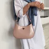 20 ٪ خصم 2023 Fashion Handbag Cleo Underarm للنساء الجديد P Home Homo Hobo Conder Concept Method stick صينية قديمة الشبكة الحمراء حقيبة على نفس النمط