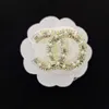 Luxury Brand Desinger Brooch Women Crystal Rhinestone Pearl Letter Brooches Suit Pin Fashion Jewelry Designer Accessories