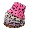 Beretten Vintage Fluffy Embet Hat Leopard Print Plush Fisherman Cap Ooorbescherming Wijd richthoed bedekken Gezicht warm