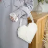 Sacs de soirée élégant en forme de coeur perles à la main perlé pour les femmes sac à main 2023 nouveau été mode vacances à la plage 230427