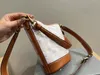 2023 Moda Bucket Bag Carriage Bolsa de Ombro Feminina Mini Alça de Ombro Ajustável Abertura Magnética Designer Dakota Id Michafl_kops