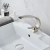 Robinets de lavabo de salle de bain IMPEU Robinet en nickel brossé Conception unique Mitigeur de lavabo à trou de lavabo Commercial