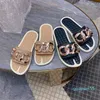 Slippers 2023 Sapatos femininos Summer Summer Glatomed Metal Button Women Use Moda Casual Casual Joker Sandals and Slippers.