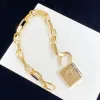 2023Europe Amérique Fashion Designer Bijoux Ensembles Lady Femmes En Laiton Gravé V Initiales Serrure Pendentif 18K Plaqué Or Chaîne Collier Bracelet