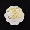 Luxe Femmes Designer Marque Lettre Broches Plaqué Or 18K Incrustation Cristal Strass Bijoux Broche Broche Hommes Accessoires De Fête