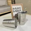 ストローと蓋付きの水筒ステンレススチールカップポータブルコーヒー屋外キャンプ