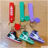 Keychains Lanyards Desinger Mini Basketball Shoes Party Gift Stereoskopisk modell Sneakers Keyring 8 Style Lämplig för pojkar flickor C DHRCF