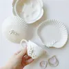 Verktyg High Fashion European Style Ceramic Coffee Mug and Plate präglad korall vit te kopp och fat set designer cups gåva