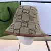 Lyx designer bucket hatt hög kvalitet brevbroderi resor casual mode stil solkeps bra trevlig