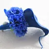 Fiori decorativi 1 pezzo Royal Blue Calla Flower Corsage Groom Groomsman Wedding Party Uomo Suit Uomo Boutonniere Prom Pin Spilla Risvolto