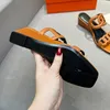 Sandalen Designer-Sandalen Damensandalen Sommermode Tragesandalen Lederkette am Fuß leichte Schuhe im klassischen Stil