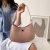 20 ٪ خصم 2023 Fashion Handbag Cleo Underarm للنساء الجديد P Home Homo Hobo Conder Concept Method stick صينية قديمة الشبكة الحمراء حقيبة على نفس النمط