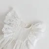 Vestidos de menina 2023 Verão meninas garotas de algodão renda de algodão bordado de manga voadora malha de malha de princesa vestido infantil roupas de traje infantil
