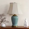 Bordslampor American Country Ceramic Lamp Foyer Bed Room Parlor Porslin Luxurisk kinesisk europeisk skrivbord Ljus D40