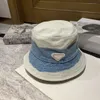 chapeau de seau casquette chapeaux de créateurs chapeau de luxe étiquette triangle femmes hommes mode lavage denim couleur correspondant dégradé chapeau de parasol été décontracté couple chapeau vacances cool