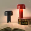 Bordslampor Nordisk designer svamp bärbar trådlös laddningsläsning LED -belysning Bedside Night Light Lamp för sovrummet