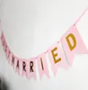 ちょうど結婚したお誕生日おめでとうバナーバナーの手紙吊りガーランドパステルストリングフラグベビーシャワーパーティーの結婚式の装飾