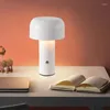 Lampade da tavolo Nordic Designer Mushroom Ricarica wireless portatile Lettura Illuminazione a LED Lampada da notte da comodino per camera da letto