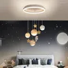 Lampadari Camera dei bambini Lampadario creativo Terra errante Astronauta Lampada a sospensione Camera da letto Sala da pranzo Corridoio Illuminazione a 3 colori