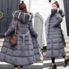 Trench Coats Fashion Coat d'hiver Vestes femmes Vestes Coton épais parkas Big Fur Coute à capuche Long Wind Breaker Female Slim Dotwear