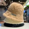 Basker Autumn Winter 9 färger hink hattar kvinnor ullblandning fluffig päls kupol kepsar mode varm gyllene etikett fiskare hatt 56-58 cm