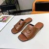 2024 Platforma damska slajdy sandały projektant Sipper plażowy guma perforowane skórzane suwaki haftowe pięta na zewnątrz luksusowe wodoodporne