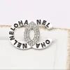 20Style Simple Famous Design Brand S Crystal Rhinestone Jewelry Brosch Fashion Women Charm Kläd Pin gifte sig med julfest Gift Accessoriey