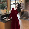 Robes Décontractées Femmes Col Carré Net Rouge Robe De Velours À Manches Moyennes Et Longues Automne Hiver Version Coréenne Conception Minceur