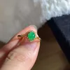 Klaster Pierścienie Kobiety 18K Gold Emerald Green Stone Jade Hollow Out Lace In Dating Engagment Fine Biżuteria z certyfikatem