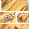 Polo da donna Tang Suit Camicia in cotone e lino con ricamo Camicetta stile nazionale Slim T-shirt da donna Vintage elegante tradizionale Hanfu Top 2023