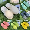 مصمم العلامة التجارية الفاخرة Sandal Women Man Platform Sandals Sandals Slippers مصنوعة من مواد شفافة عصرية مثير جميلة مشمسة شاطئ امرأة 35-43